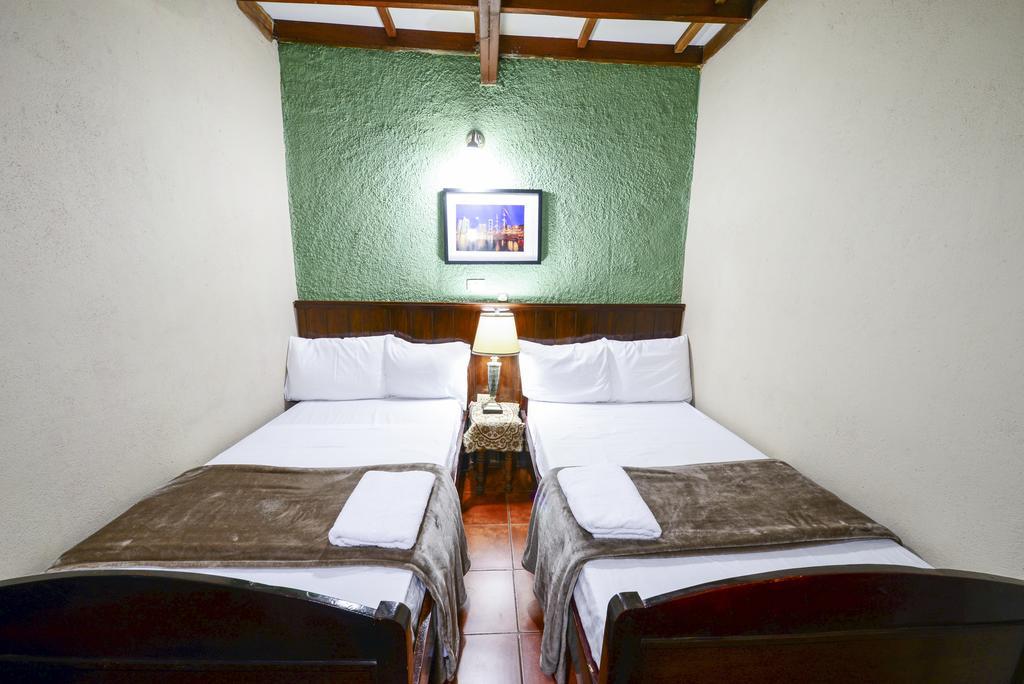 Hotel Libano León Kültér fotó