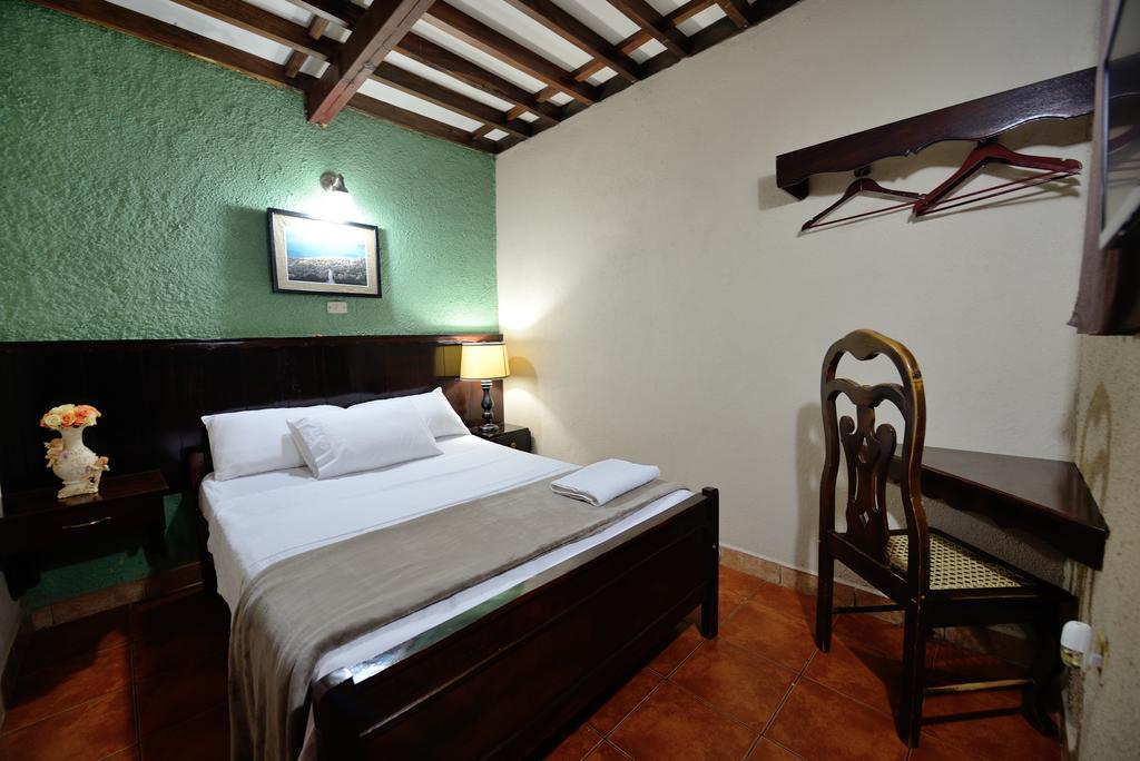 Hotel Libano León Kültér fotó