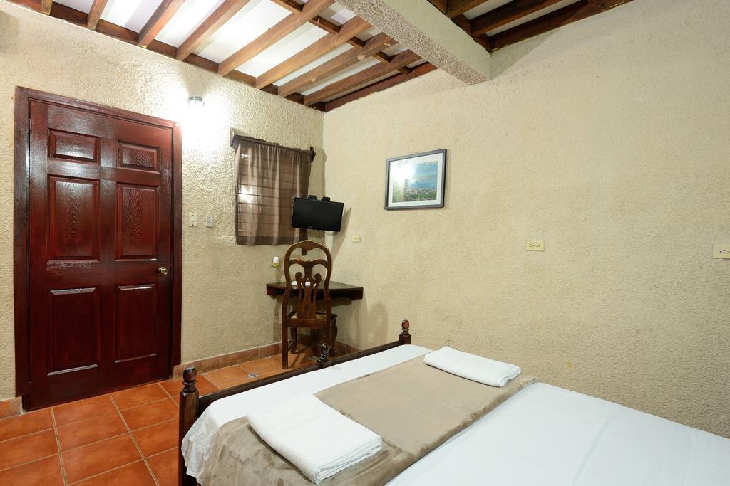 Hotel Libano León Kültér fotó