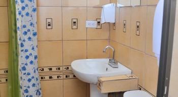 Hotel Libano León Kültér fotó